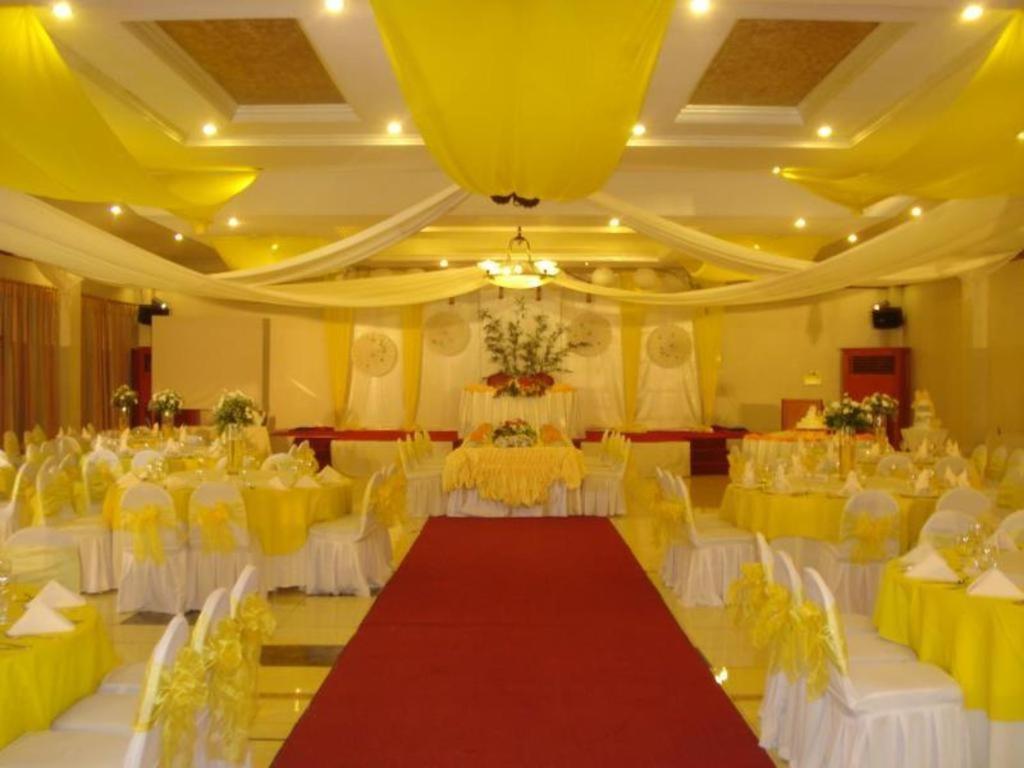 อลิเซีย โฮเต็ล แอนด์ เรสเทอรองค์ Hotel เลกัซปี ภายนอก รูปภาพ