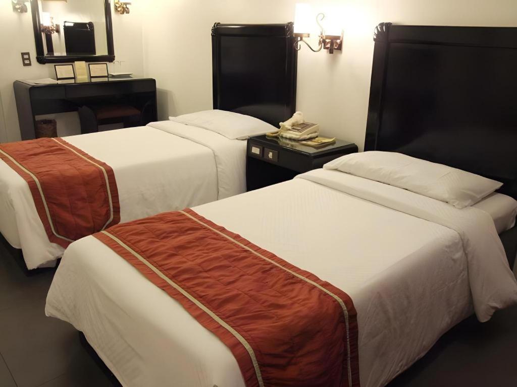 อลิเซีย โฮเต็ล แอนด์ เรสเทอรองค์ Hotel เลกัซปี ภายนอก รูปภาพ