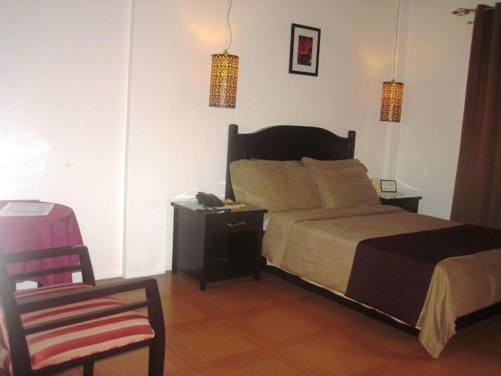 อลิเซีย โฮเต็ล แอนด์ เรสเทอรองค์ Hotel เลกัซปี ภายนอก รูปภาพ